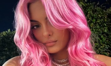 Me simbolin e kryqit dhe flokët rozë, Bebe Rexha shfaq stilin e një rebeleje të vërtetë rrugëve të Los Angelesit