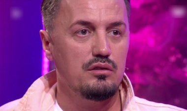 Blero ndan një foto të së dashurës