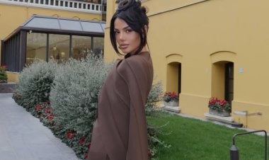 Morena Taraku pozon nën dritën e hënës