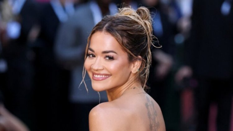 Rita Ora i lë pak vend imagjinatës, ndërsa shfaqet me fustan transparent rrugëve të Los Angelesit