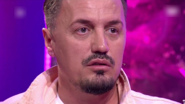 Blero ndan një foto të së dashurës