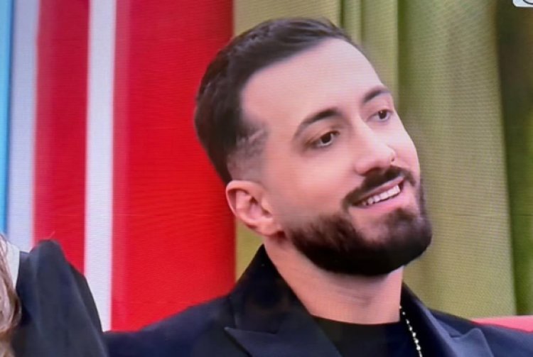Gjatë koncertit, Jozi surprizohet me bakshish – reagimi i tij bëhet viral
