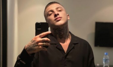 Kjo është loja e preferuar e Feros, e luan zhveshur