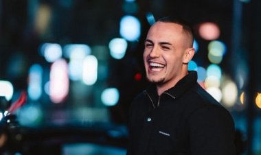 “Me buqetë me lule”, Don Xhoni zbulon partneren e tij?