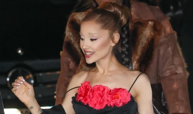 Si një kukull nga vitrina: Ariana Grande rikthen shkëlqimin e viteve ’50 në Paris