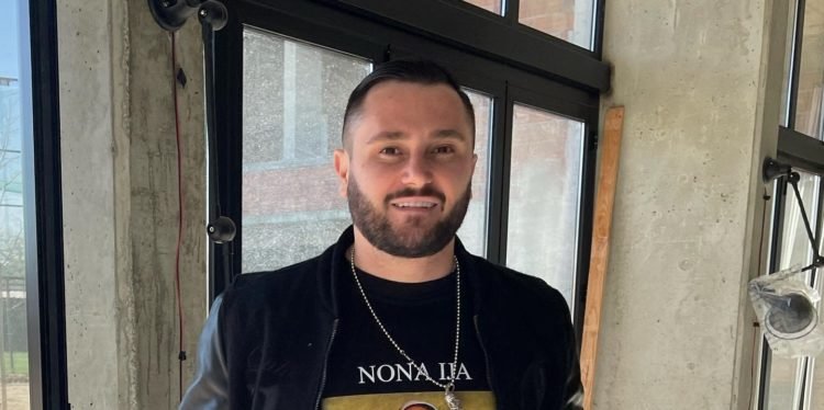 Bes Kallaku nis ditën i mbushur me dashuri