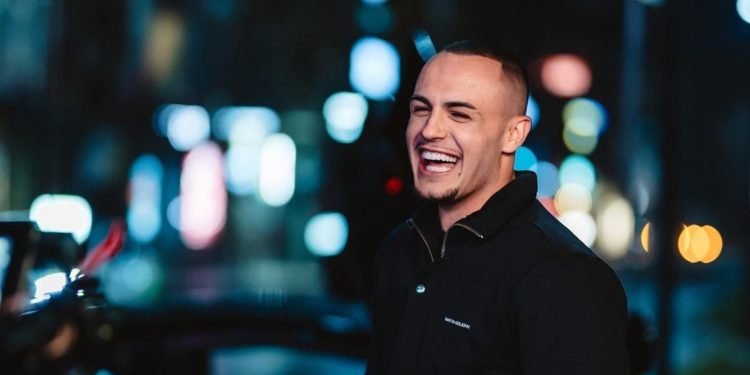 “Me buqetë me lule”, Don Xhoni zbulon partneren e tij?