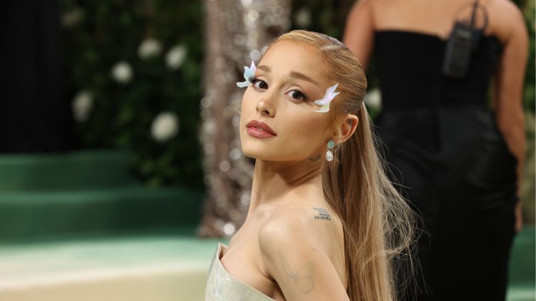 Ariana Grande feston premierën e “Wicked: For Good”, mungon Ethan Slater